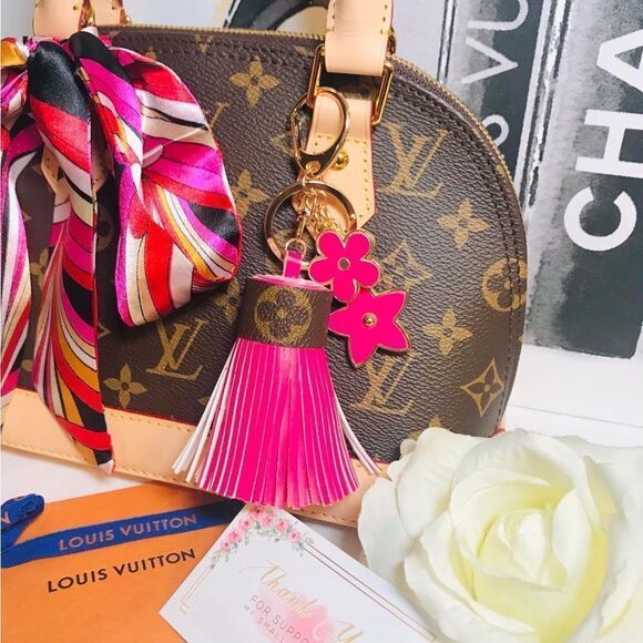 Tassel Charm  Hot Pink - Picture 2 of 3